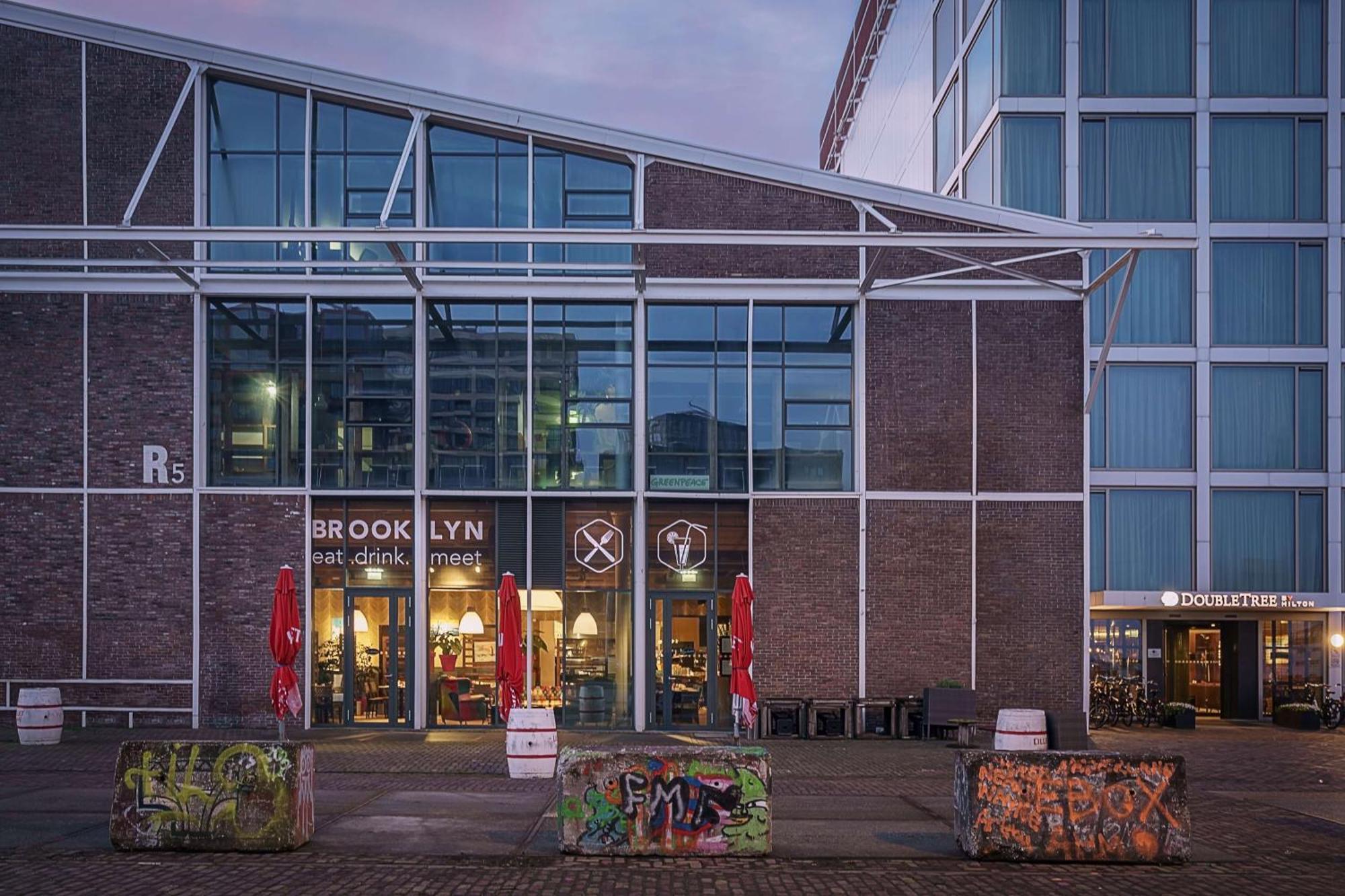 Doubletree By Hilton Amsterdam - Ndsm Wharf Hotell Exteriör bild